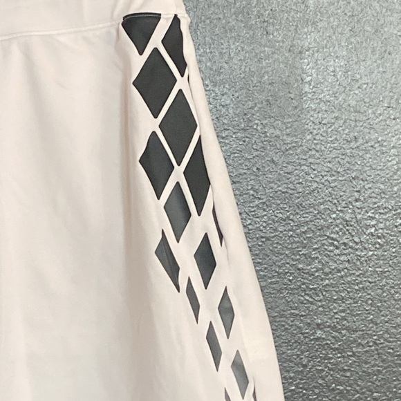Reebok White Skort with Black Diamond Pattern - Picture 3 of 6